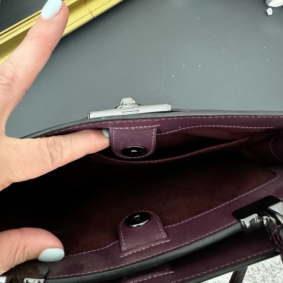 Beautiful Coach Plum Crossbody bag with snake print accents - Picture 7 of 8